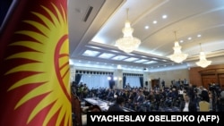 Заседание депутатов парламента в госрезиденции «Ала-Арча». 10 октября 2020 года. 