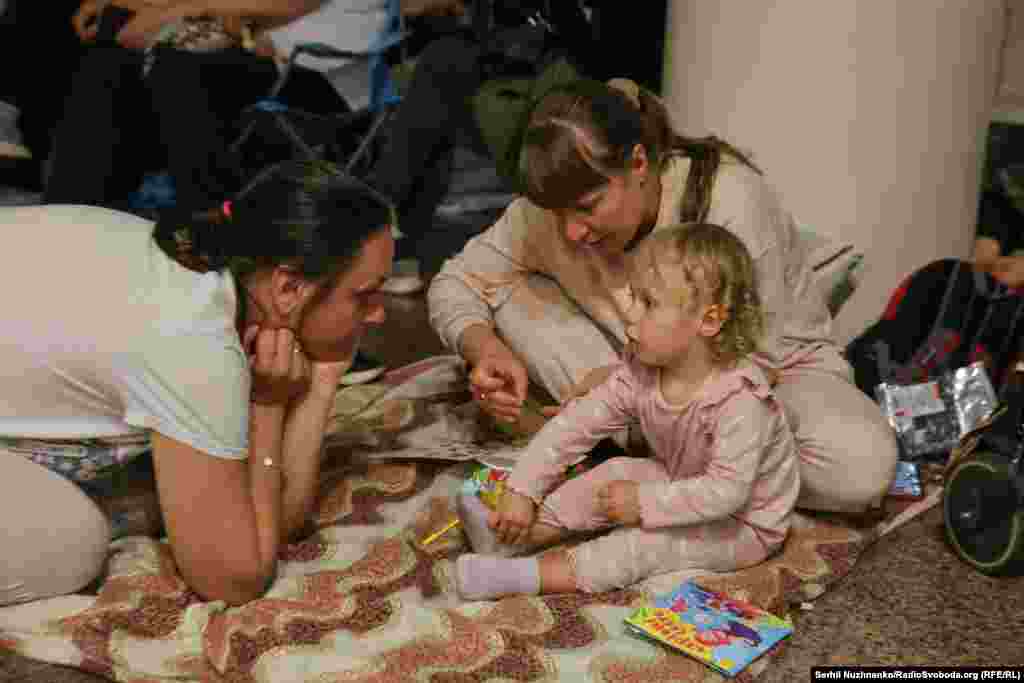 İyulun 19-na keçən gecə Rusiya Ukraynanın 10-dan çox şəhərinə 380-dək dron, qanadlı və ballistik raketlər buraxıb. Məlumatı ordu yayıb.