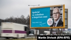 Një bilbord i kandidatit për president të Çekisë, Jiri Drahos. Pragë, 11 janar, 2018