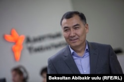 Равшан Жээнбеков.