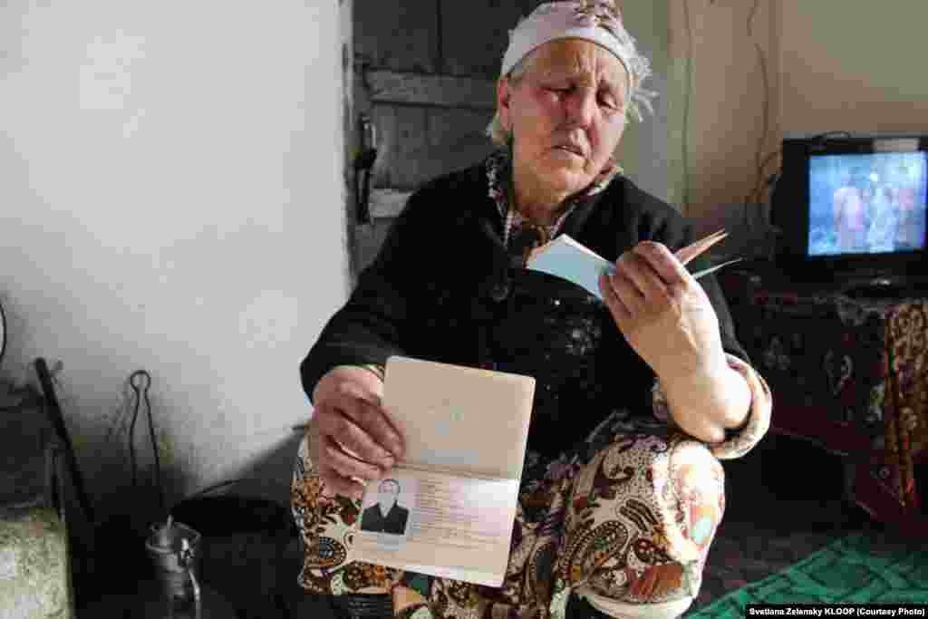 Гулбубу-эже уроженка Кыргызстана, но паспорт у нее таджикский.