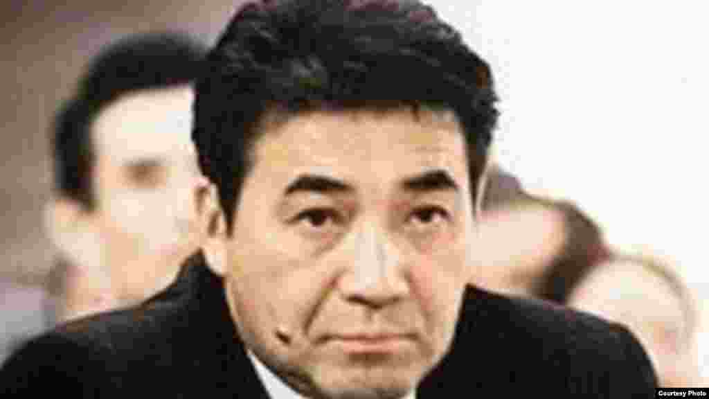 Қазақстанның үшінші премьер-министрі Нұрлан Балғымбаев (10 қазан 1997 жыл - 1 қазан 1999 жыл) болды. Оның үкіметіне сол кезде жаңадан қабылданған&nbsp;"Қазақстан-2030" стратегиялық бағдарламасын жүзеге асыру шараларын атқару міндеті жүктелді. АҚШ-та қозғалған&nbsp;атышулы &laquo;Қазақгейт&raquo; ісіне қатысты баспасөзде Қазақстанның жоғары лауазымды басшыларының қатарында Балғымбаевтың есімі де жиі аталған еді.