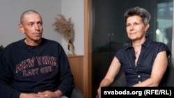 Ihar și Ina Karnei vorbesc pentru Europa Liberă după eliberarea jurnalistului din închisoare din Belarus