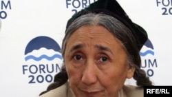 Бүткүл Дүйнөлүк Уйгурлар Курултайынын төрайымы Рабия Кадыр айым  Прага шаарында. 2009-жылдын 11-сентябры.