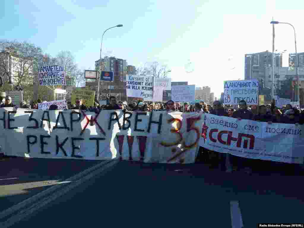 Протест против плаќањето придонеси за хонорарците