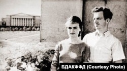 Освальд са сваёй жонкай Марынай у Менску, архіўнае фота