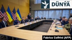 Ženewadaky gepleşikler