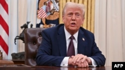 Președintele Statelor Unite, Donald Trump, a anunțat tarife vamale ridicate pentru Mexic, Canada și China, care ar putea risca să declanșeze un război comercial. 