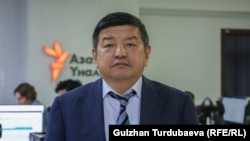 Депутат Акылбек Жапаров.