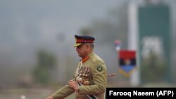 جنرال باجوه د نومبر پر ۲۹مه د پوځ د مشرۍ له دندې تقاعدېږي - پخوانی انځور.