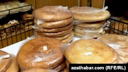 Хлебный отдел в супермаркете Камиль, Ашхабад