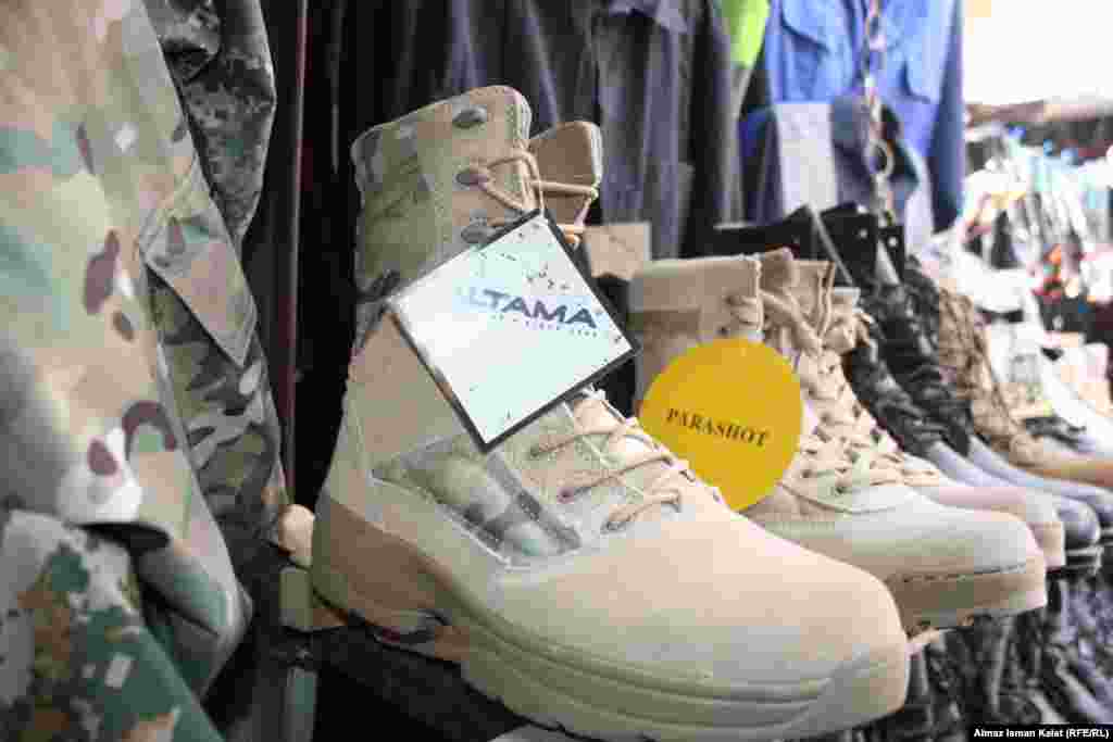 Армейская обувь очень популярна из-за своей цены и качества