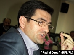 Саймиддин Дӯстов, таҳлилгари тоҷик