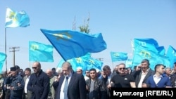 Татарлар Мостафа Җәмилев белән күрешер өчен чик буен җәяү чыкты