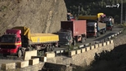 سلګونه مال وړونکې لارۍ لا هم د تورخم دروازې خلاصېدو په تمه دي