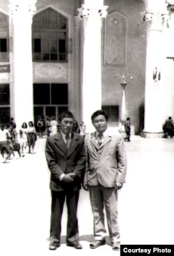 Мидил Жамгырчинов (солдо) жана шакирти Таабалды Мурзабеков.