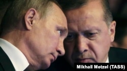 Presidenti i Rusisë, Vladimir Putin dhe presidenti turk, Reccep Tayip Erdogan. 