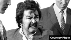 Болот Шамшиев на съемках фильма "Волчья яма". Фото из архива