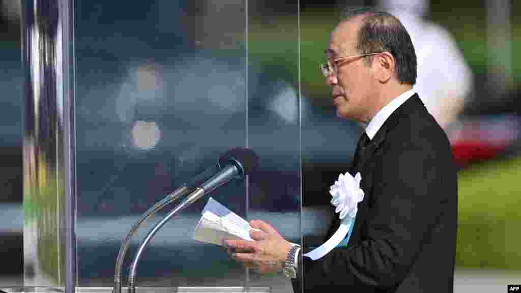 Кметът на Хирошима Казуми Мацуи държи реч по време на церемонията в памет на мира по случай 80-годишнината от първата атомна бомбардировка в света, 6 август 2025 г.