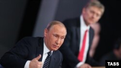 Владимир Путин и Дмитрий Песков, архивная фотография