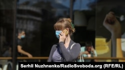 Загалом в Україні від початку пандемії захворіли понад 106 тисяч людей, одужали 52,5 тисячі людей