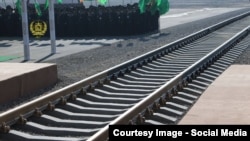 خط آهن آتامرات - آقینه