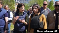 Германската министерка за надворешни работи Аналена Баербок (десно) и украинската главна обвинителка Ирина Венедиктова во Киев (архивска фотографија)