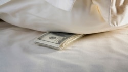 Azərbaycanlılar 'yastıq altında' 10 milyard gizlədir?