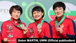 Айсулуу Тыныбекова, Мээрим Жуманазарова жана Айпери Медет кызы.