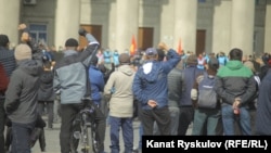 Митинг на Старой площади в Бишкеке.