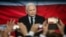 Ярослав Качински, лидер на управляващата партия в Полша "Право и справедливост", дава пресконференция след изборите през 2019, които бяха най-успешните за ПиС.