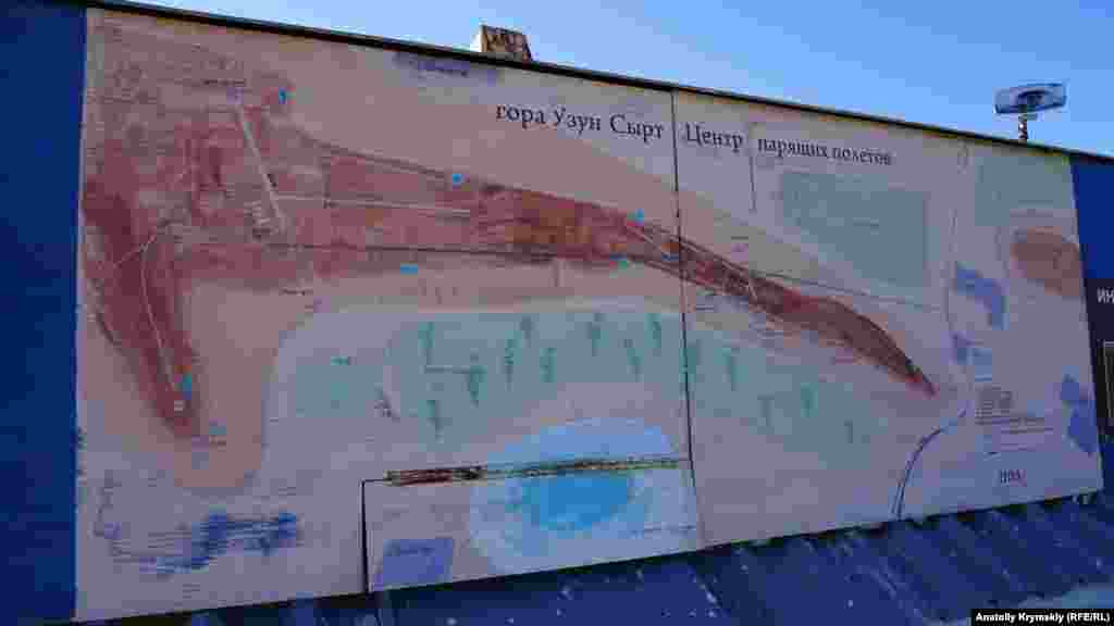 На мапі гори позначені всі стаціонарні об'єкти спортсменів і зони польотів парапланеристів, а також їхніх сусідів&nbsp;&ndash; дельтапланеристів і планеристів