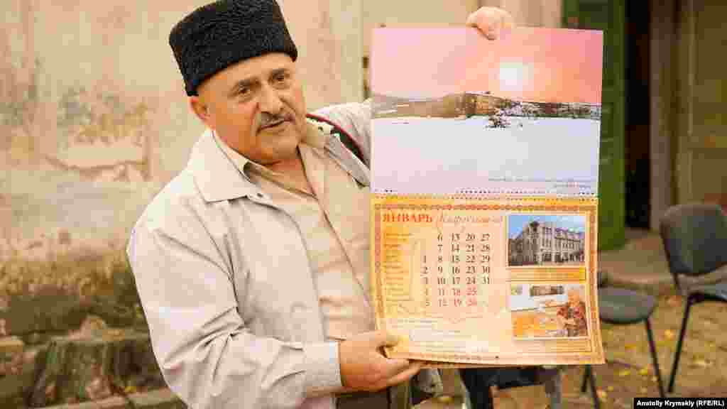 Bayramda Qırımdaki qaraylarnıñ tarihiy yerleri resimlerinen taqvimni taqdim ettiler