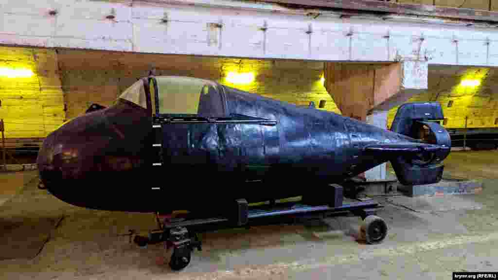 Надмалий підводний човен (СМПЛ) &ndash; носій легководолазів &ndash; використовувалася для диверсій, розвідки і доставки вантажів