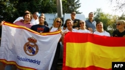 “Кайрат” жана “Реалдын” күйөрмандары 