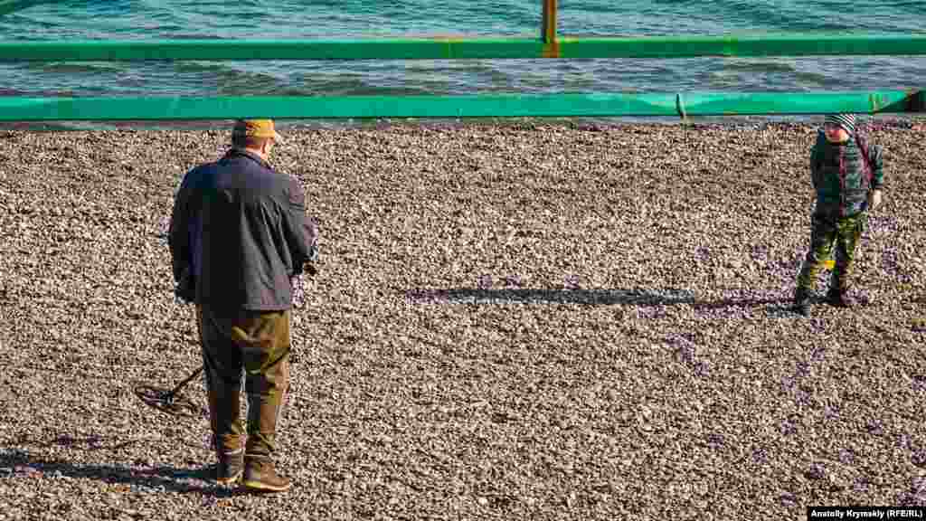 Amma yalınıñ özünde adamlar degerli madde qıdıra