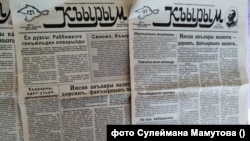 "Qırım" gazeti. BMT-nıñ işğal etilgen Qırımda söz serbestligine yapılğan basqı aqqında esabatı. Suleyman Mamutovnıñ fotoresimi