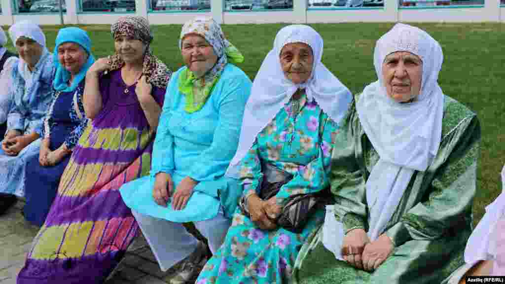 "Ярдәм" мәчетен ачылышына килгән татар хатын-кызлары