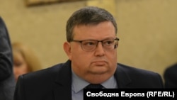 Бившият главен прокурор Сотир Цацаров в момента оглавява антикорупционната комисия (КПКОНПИ)