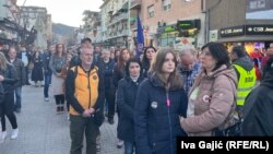 Sedamnaest minuta tišine.