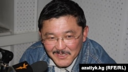 Аскар Бешимов в студии Радио "Азаттык", Бишкек. 