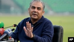 محسن نقوي په لاهور کې خبري غونډې ته وینا کوي - انځور له ارشیفه. 