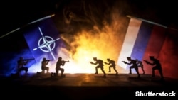 Россия против НАТО, коллаж Shutterstock