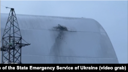 Urmările unui atac rusesc cu dronă la sarcofagul de la central nucleară Cernobîl, pe 14 februarie 2025.