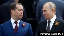 Dmitriy Medvedev ve Vladimir Putin, arhiv fotoresimi, 2019 senesi