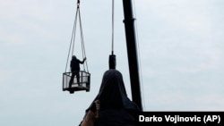 Finalni radovi na spomeniku Stefanu Nemanji u centru Beograda. Zabeleženo 12. novembra 2020.
