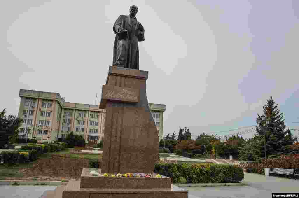 Севастополь, 2020 рік. Ні міська влада, ні представники проросійських організацій ніяких заходів до 206-ї річниці від дня народження Тараса Шевченка не проводили. До пам'ятника українського поета біля Гагарінської районної адміністрації в цей день прийшли місцеві жителі і активісти громадських організацій. Вони покладали до підніжжя квіти та читали молитви