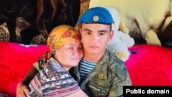 Вадим Каһарманов әнисе белән