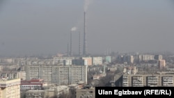 Советтик көп кабаттуу үйлөрдүн тургундары үчүн ЖЭБге альтернатива жок. Электр энергиясынын тартыштыгынан улам өкмөт өзү аны чектеп, үнөмдөөгө чакырып келет.