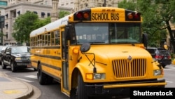США. Школьный автобус в Чикаго.